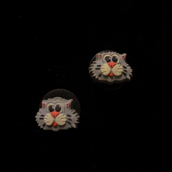 Jibbitz Accessories - 2 Grey 🐈 Jibbitz